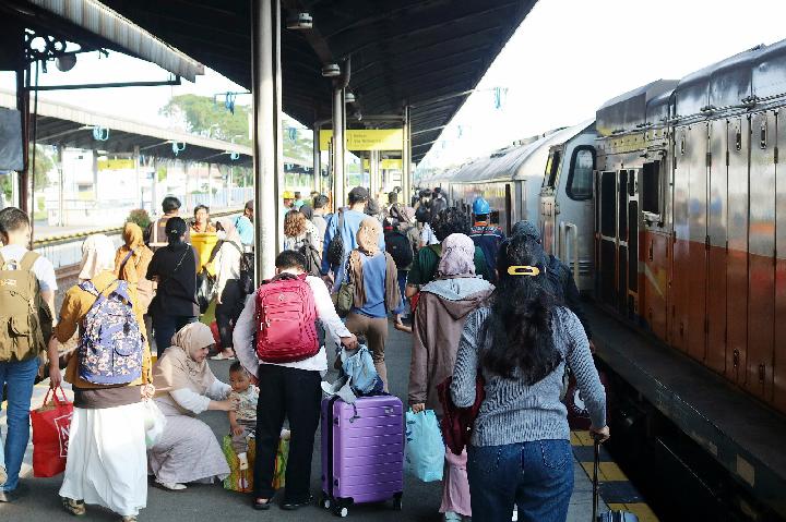 KAI Daop 3 Cirebon Catat Jumlah Pelanggan KA sebanyak 1,4 Juta sampe Triwulan 3 Tahun 2024