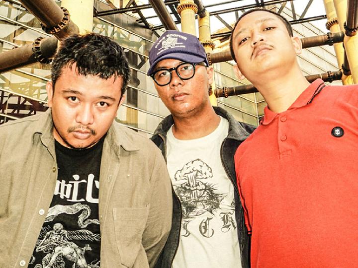 Unit Punk Dirty Ass Pecut 4 Trek Super Cepat di EP Manifes