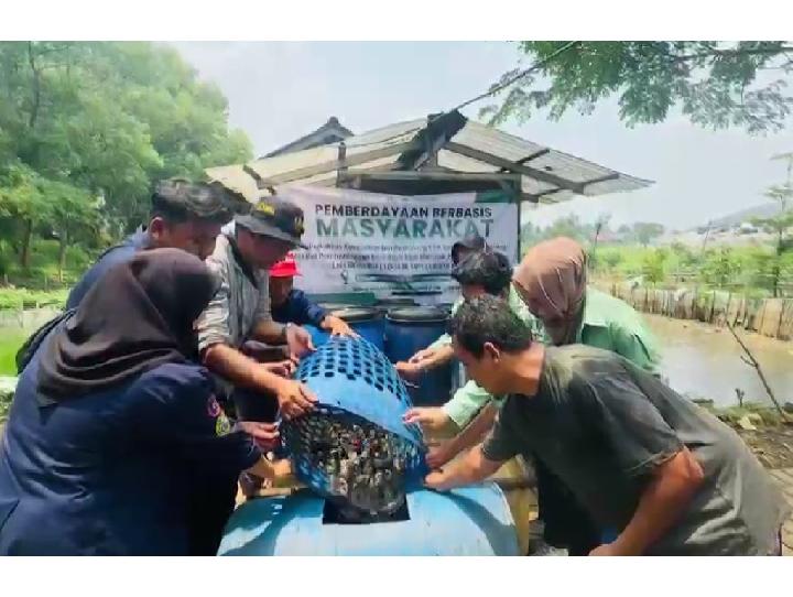 Hibah Kemendikbud Ristekdikti: Pemulung Bantar Gebang Dapat Pelatihan Budidaya Lele hingga Produksi Abon