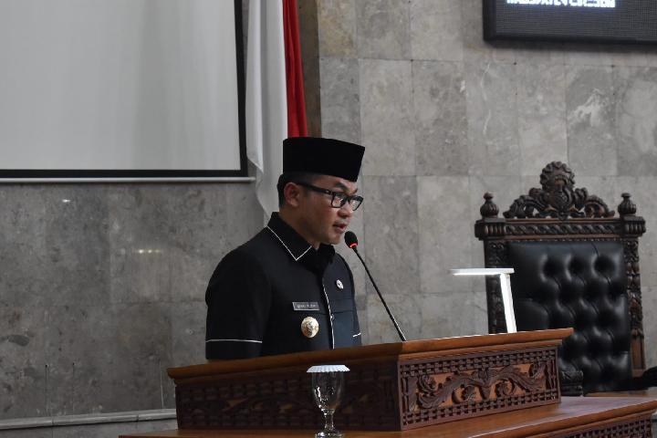 Pj Bupati Cirebon Sampaikan Usulan Raperda Perubahan Bappelitbangda Jadi Bapperida