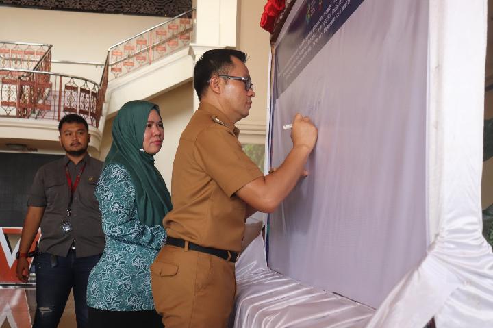 Hari Kesehatan Nasional ke-60, Pj Bupati Cirebon Launching Program Integrasi Layanan Primer