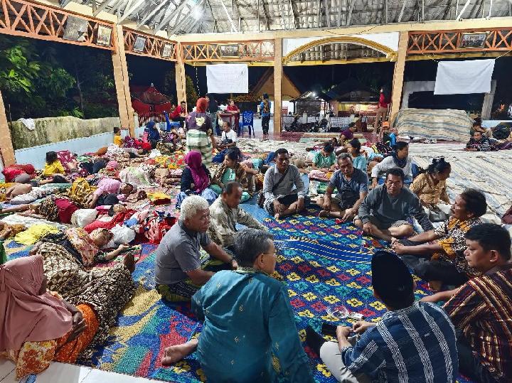 Penrad Siagian Tanggap Bencana: 1.000 Paket Bantuan Diserahkan ke Korban Banjir di Tapsel