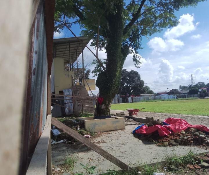 Lapangan Horbo Siantar Ditutupi Seng, Kata Kadis Menunggu Rumput Tumbuh dan Rata