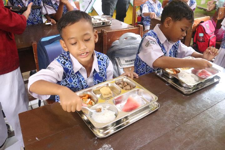 Program Makan Bergizi Gratis di Cirebon Dimulai, Langkah Awal Wujudkan Generasi Sehat