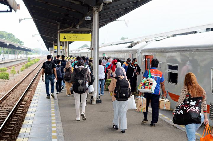 Catat! Mulai 1 Februari 2025 Perjalanan Kereta Api Alami Perubahan Waktu, Cek Jadwal Keberangkatan Kereta Api