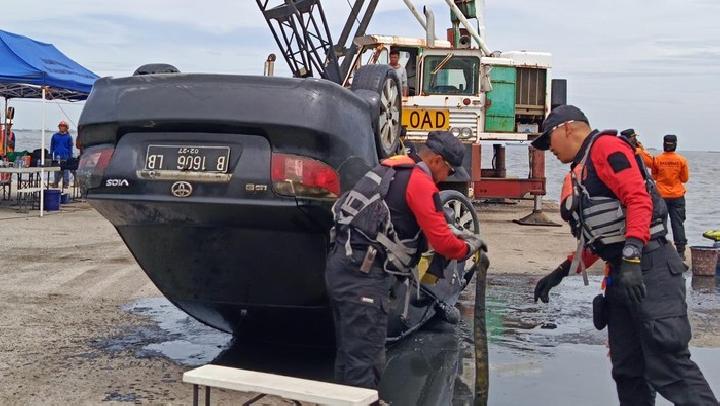 Mobil Pensiunan TNI yang Tenggelam di Marunda Ditemukan Terbalik di Dasar Laut