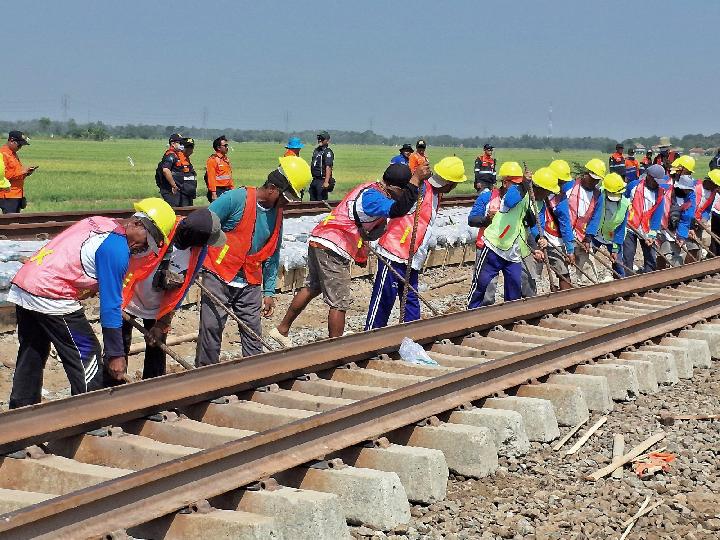 KAI Menyampaikan Permohonan Maaf Atas Kelambatan Kedatangan KA di Stasiun Cirebon dan Cirebon Prujakan