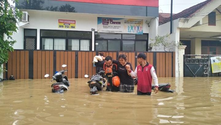 Banjir Melanda Jabodetabek, Kemensos Salurkan Bantuan Rp 2,098 Miliar