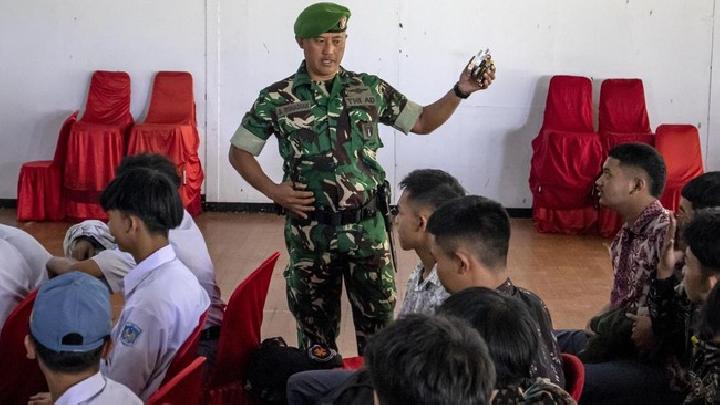 Siswa SMA Ditempa 14 Hari di Barak Militer, Program Dedi Mulyadi Ini Gelontorkan Dana Besar