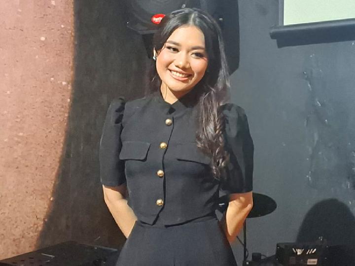 Solois Ardhita Merilis Single Debut Bertajuk Stupidly