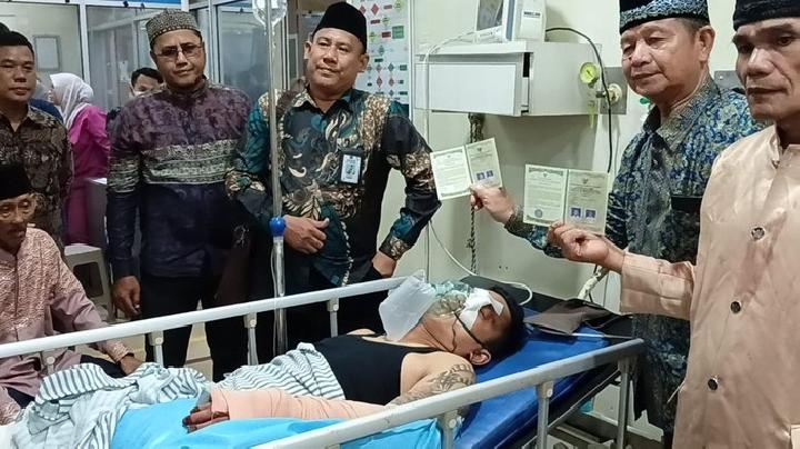 Pistol dan Sangkur di Hari Pernikahan: Ahmad Akad Nikah dari IGD Palembang