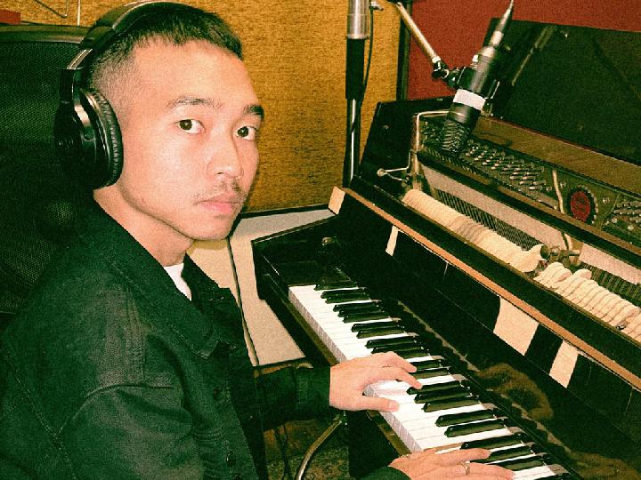 Solois Azel Lepas Single Debut Bertajuk Perfect Charm