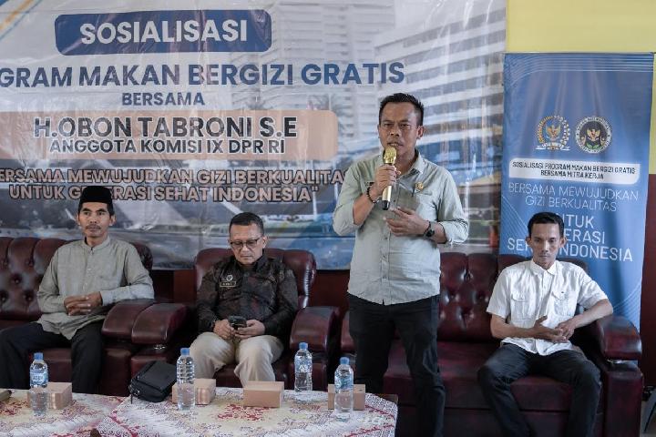 Sosialisasi Program Makan Bergizi Gratis Bersama Anggota Komisi IX DPR RI di Karawang