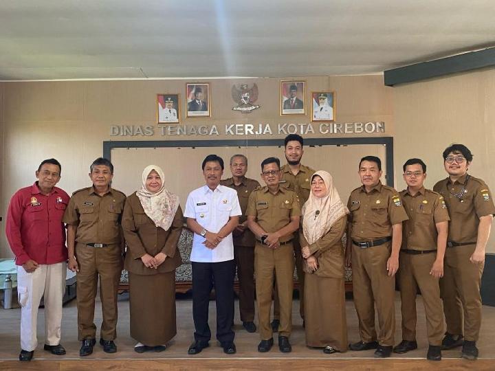 Wali Kota Buka Rapat Tripartit, Dorong Kolaborasi Atasi Pengangguran di Kota Cirebon