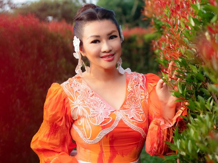 Fitri Carlina Suguhkan Romansa Abadi Lewat Single Bukit Berbunga