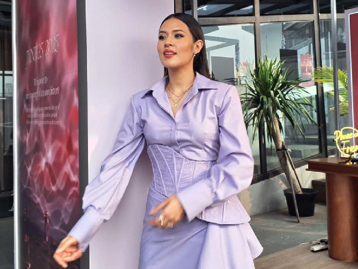 Rendy Pandugo Jadi Artis Pembuka di Konser ambiVert Raisa di Surabaya