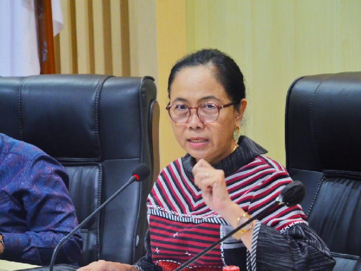 Tangis Pecah di DPR: My Esti Tersinggung Pernyataan Fadli Zon Soal Pemerkosaan 1998