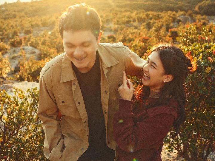 Keisya Levronka dan Nyoman Paul Kolaborasi di Single Romantis, Denganmu Saja