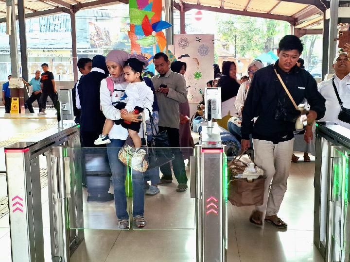 Pelanggan Semakin Mudah Sejak Stasiun Cirebonprujakan Terapkan FR