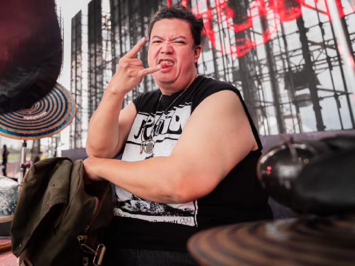 Drummer Koil, Leon Rilis Buku Dapur Rock N' Roll: Di Antara Musik dan Masak.