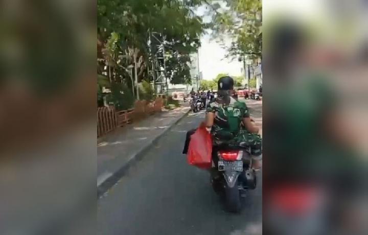 Kodam Hasanuddin Buka Suara soal Dua Oknum TNI Bebas Berkendara Tanpa Helm di Hadapan Polisi