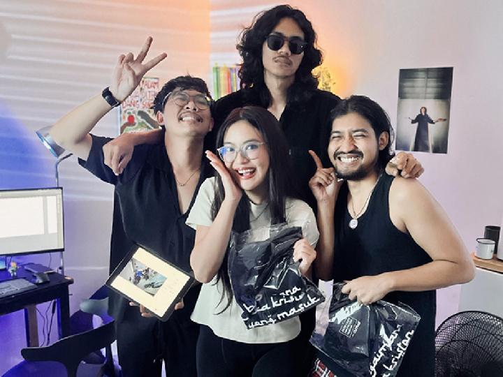 Kerja Bareng Nuanssa, Aldy AMIS Rilis Film Pendek Cinta Kadang Anjing