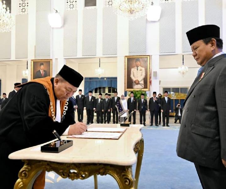 Prabowo Saksikan Suharto Bersumpah Jadi Wakil Ketua MA