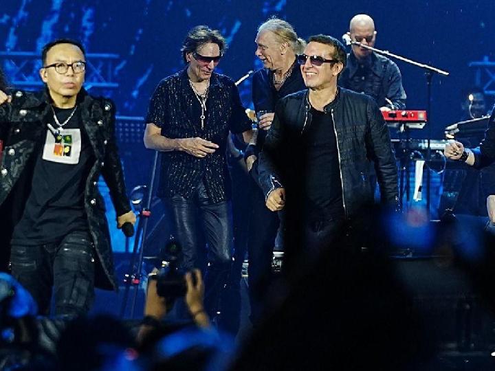 Steve Vai, Bumblefoot, Eric Martin hingga Billy Shehan Guncang Konser Dewa 19 All Stars di GBK