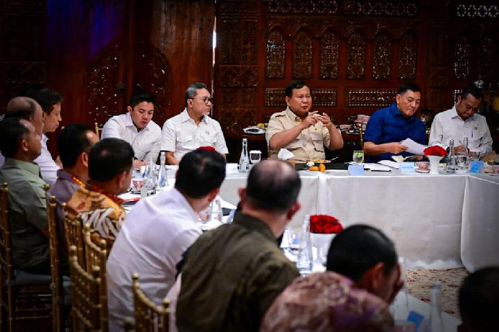 Prabowo Terima Laporan: Kabulog Bilang Stok Aman Beras, Menkes Klaim Cek Kesehatan Gratis 39 Juta