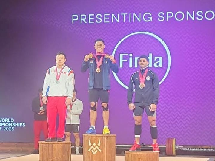 Rizky Juniansyah Raih Medali Emas dan Pecah Rekor Kelas 79 Kg di IWF World Championship 2025