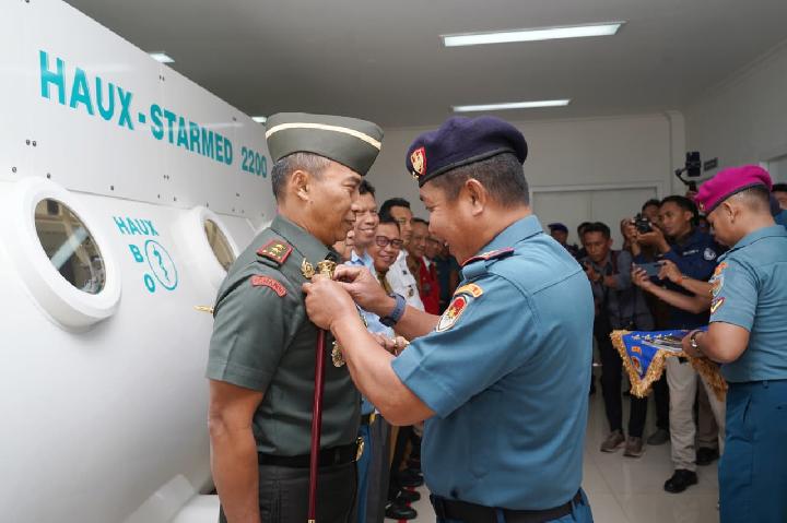 Pangdam Hasanuddin Terima Penghargaan dari Dankodaeral VI