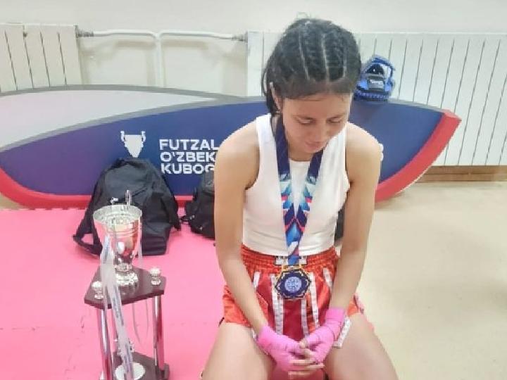 Kickboxer asal Sumut Aprilia Eka Putri Lumbantungkup Juara di Uzbekistan Kickboxing World Cup 2025