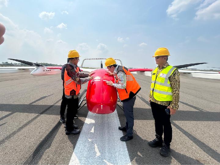 Kiai Maman: Uji Terbang Drone DF-L100, Kado Ultah ke-74 Prabowo dan Tonggak Indonesia Emas 2045