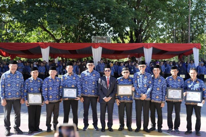 Unhas Beri Penghargaan kepada 7 Ilmuwan Berprestasi