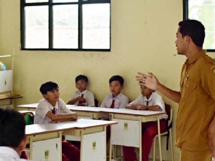 Tahun 2026, Insentif Guru Honorer Naik Menjadi Rp 400 Ribu Sebulan