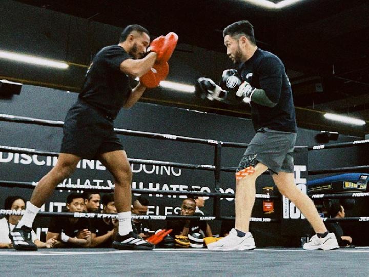 ELV8 Longevity & Life Performance Clinic Dukung Rekor Dunia 24 Jam Tinju Patrick Winata