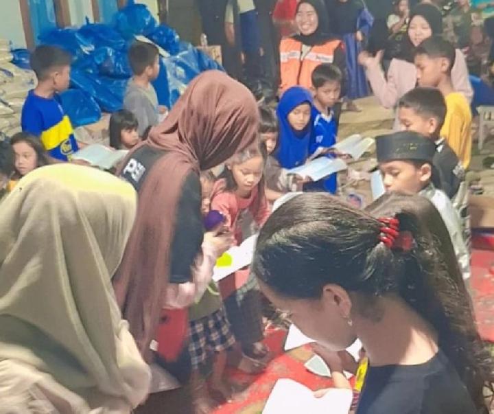 PSI Gelar Pemulihan Trauma untuk Anak-anak Korban Banjir di Padang