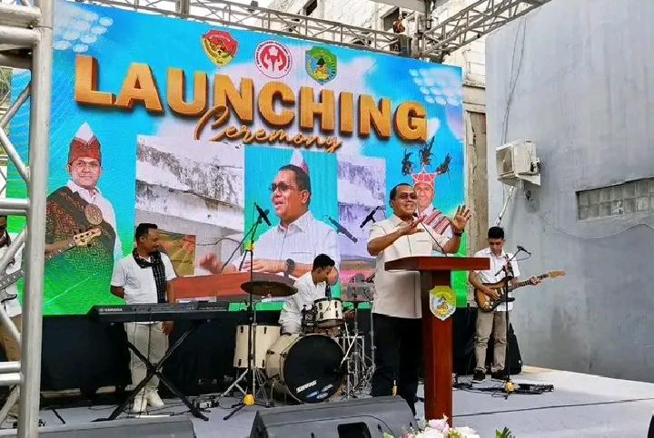 Gubernur Melki Resmikan Toko NTT Mart di Labuan Bajo