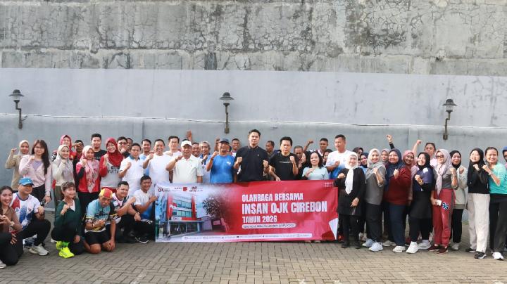 OJK Cirebon dan Perbarindo Komisariat Perkuat Kolaborasi Lewat Senam Bersama