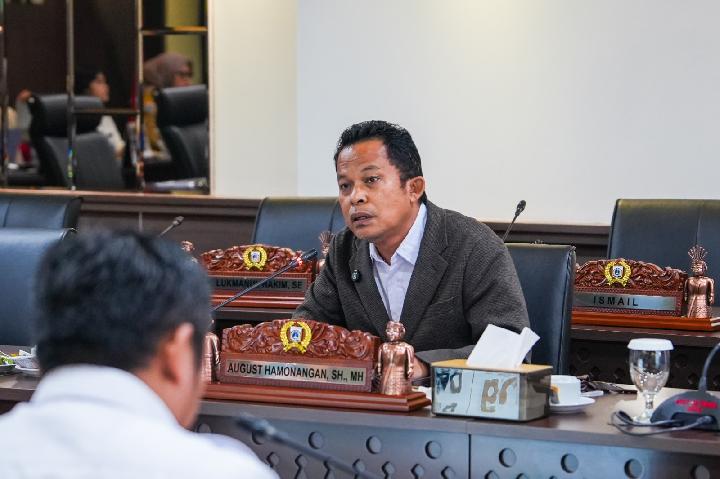 August Hamonangan PSI Dorong Perumda Pasar Jaya Terapkan Larangan Penggunaan Kantong Plastik