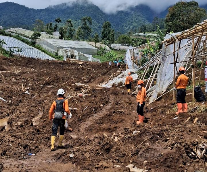 Hari Kesembilan Pencarian Longsor Cisarua, 74 Jenazah Ditemukan, Enam Korban Masih Hilang