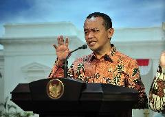 Desa Masih Gelap, Bahlil Marahi Dirjen ESDM dan Dirut PLN: Kurang Ajar Kalian Ini!