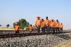 KAI Daop 3 Cirebon Rutin Laksanakan Pemeriksaan Lintas Guna Keselamatan Perjalanan Kereta Api