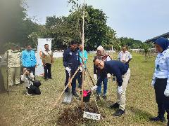 Terapkan ESG, KAI Daop 3 Cirebon Tanam 200 Pohon Wujud Pelestarian Lingkungan