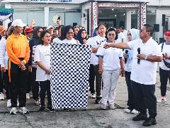 Wali Kota Pematangsiantar Wesly Silalahi dan Istri Fun Walk bersama Para Bidan