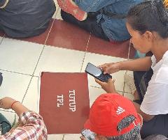 Demo Warga Natinggir ke Kantor Bupati Toba: Tutup TPL