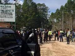 Rombongan Pendeta HKBP Diadang Satpam PT TPL di Natinggir Toba
