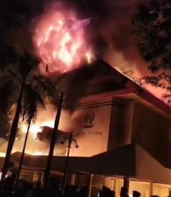 Gedung DPRD Makassar Dibakar Massa Menyebabkan 4 Orang Tewas
