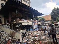Lima Polsek Jadi Sasaran Amuk Massa, Markas Polres Jaktim Porak Poranda