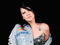 Melanie Subono Rilis Ulang Single Satu Milik Superglad